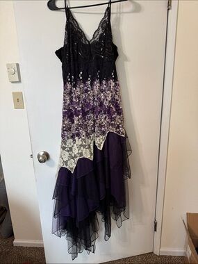 Elegant Black and Purple Lace-Detail Maxi Dress